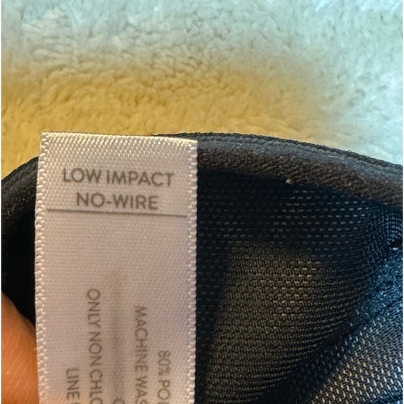 Livi Active No Wire Low Impact Sports Bra - Picture 6 of 6